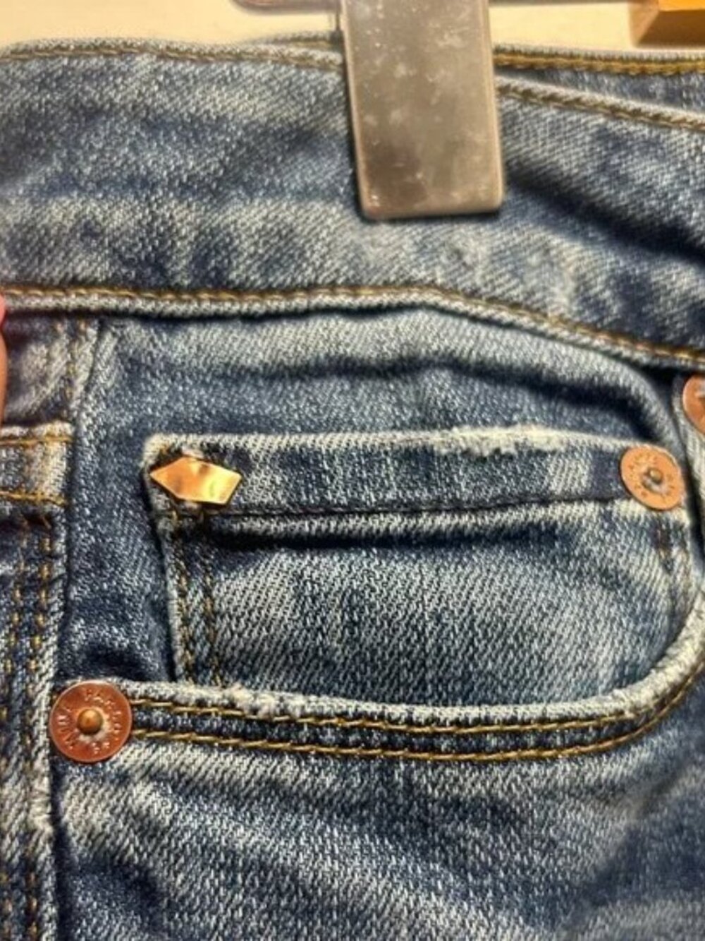 🌈 PARADISE MINE by ARITZIA jeans, low rise skinny, size 24, ripped knees - Picture 6 of 10